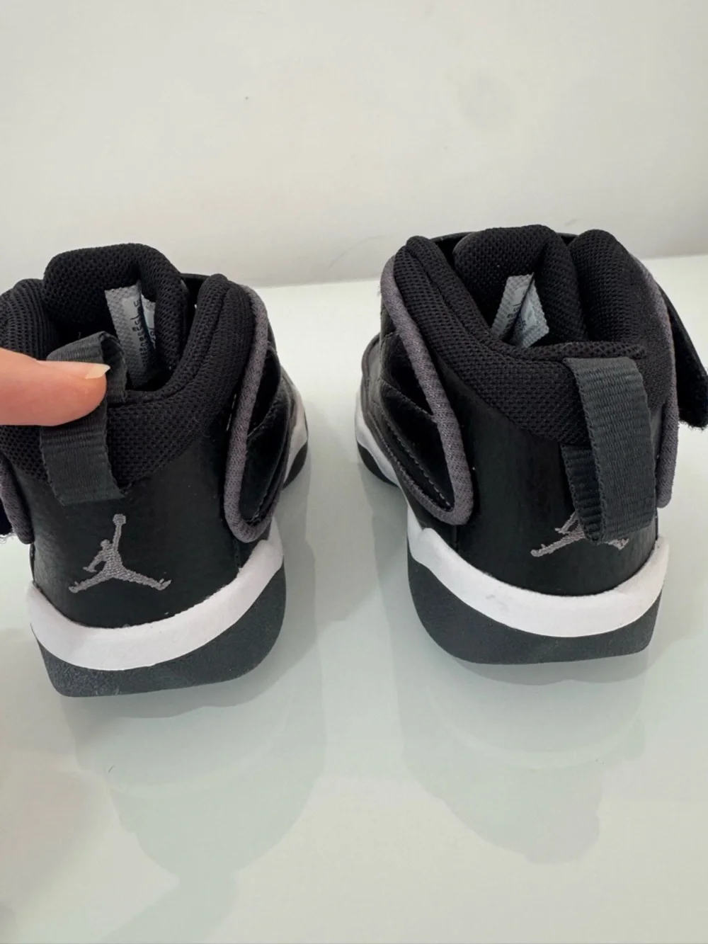 Air Jordan Black Nike Velcro Athletic Sneakers for Toddlers, Size 8 - Picture 4 of 8